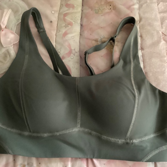 2 Gymshark- STITCH FEATURE SPORTS BRA Medium Support - Picture 6 of 8